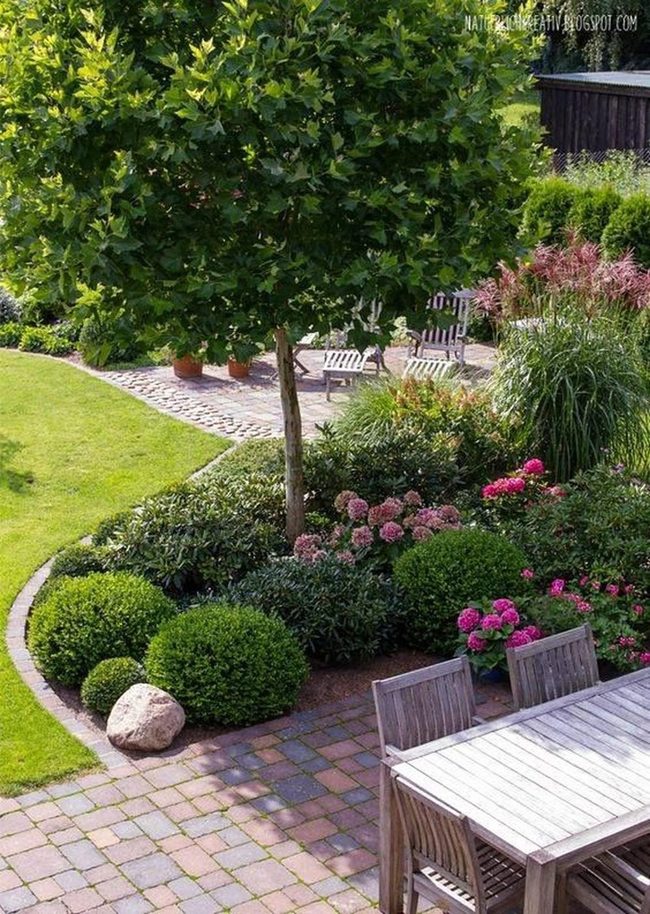 Green Lawn Stone Pathways
