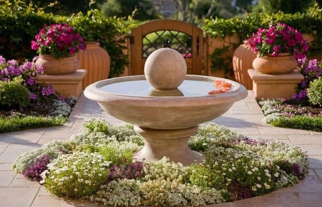 Symmetrical Garden With Bold Flower Beds
