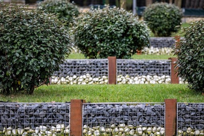 Stone Wire Garden Borders