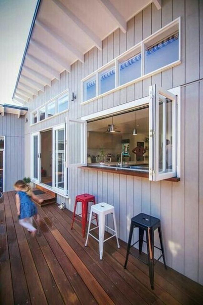 White Deck, Bright Indoor-Outdoor Flow
