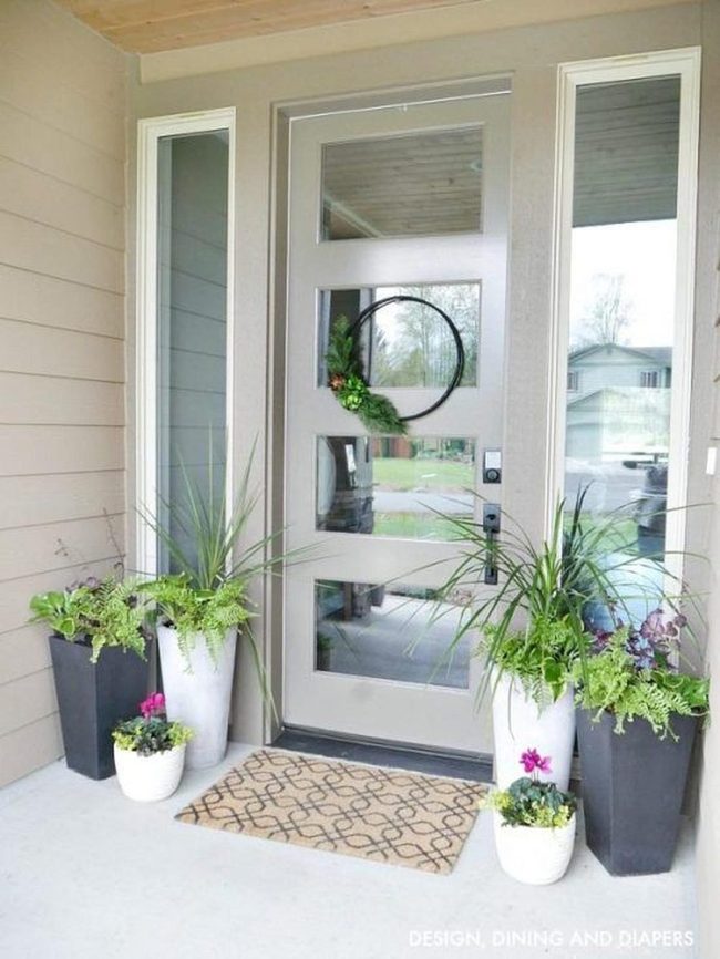 Light Gray Walls, Black White Planters