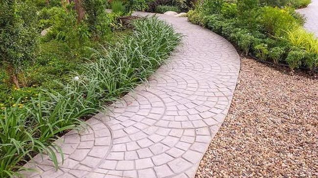 Stone Pavers With Gravel Borders