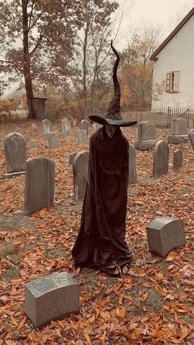Witch'S Glowing Cauldron Graveyard