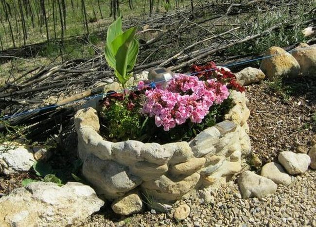 Stone And Blooms Garden Planter