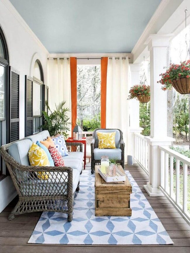 Floor-To-Ceiling Outdoor Drapes Expand Space