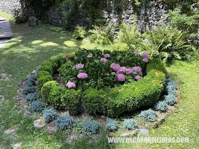 Circular Hydrangea Bed With Pavers