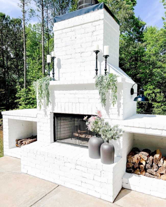 Sophisticated Modernity Amidst Greenery