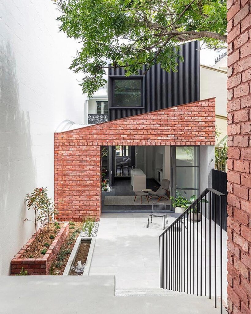 24 Red Brick House Exterior Ideas to Revamp Your Home - Archi Refresh