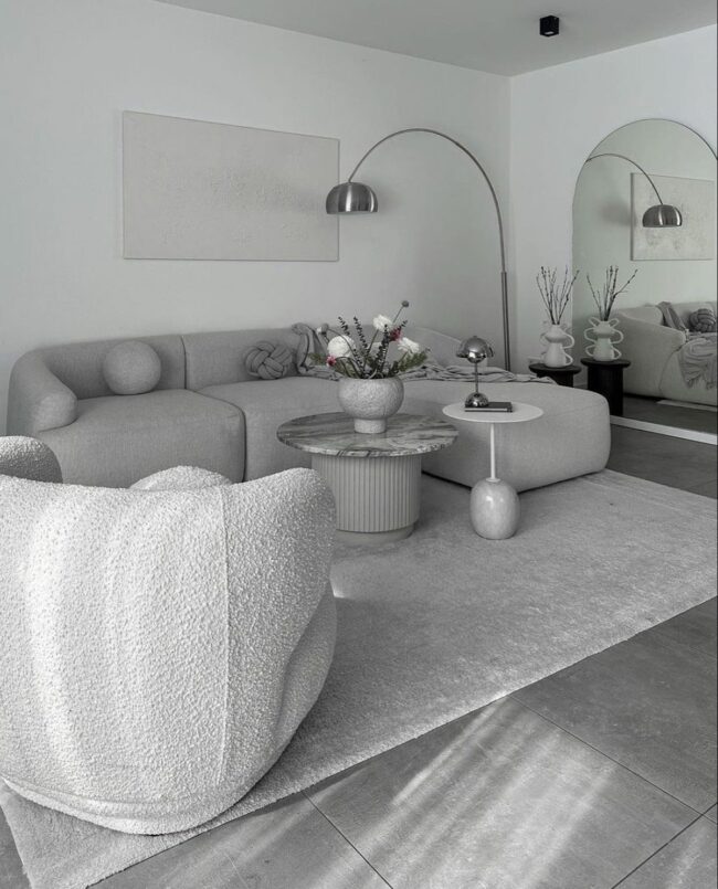 Monochromatic Elegance with Depth