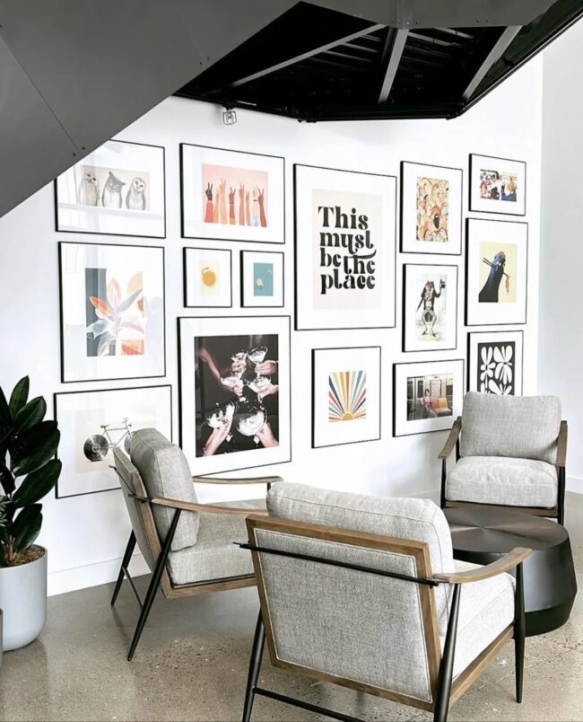 Contemporary Artistic Lounge Space Design