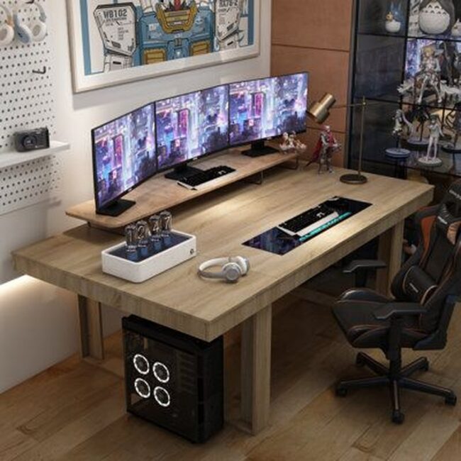 Triple Screen Performance Space
