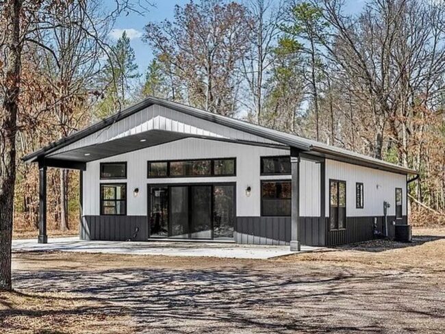 Minimalist Single-Story Barndominium