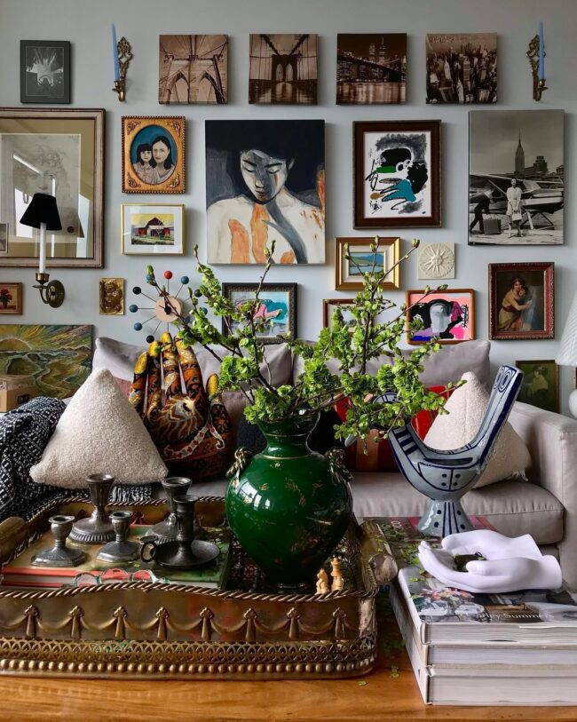 Dynamic Art Display for Living Spaces