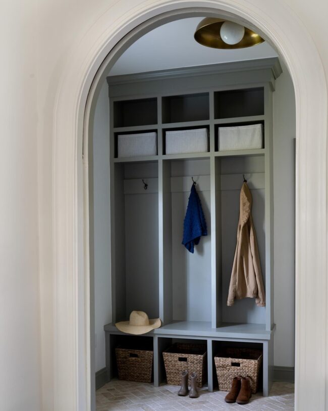 Arching Design with Generous Storage Solutions