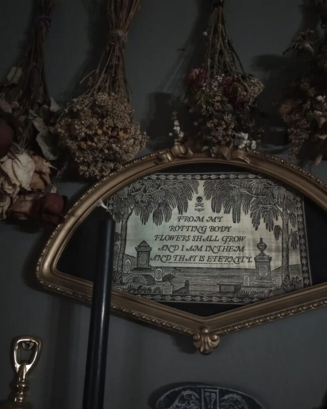 Botanical Gothic Accent