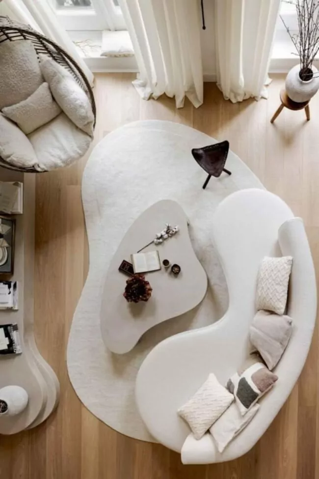 Fluid Beauty in Abstract and Elegant Design