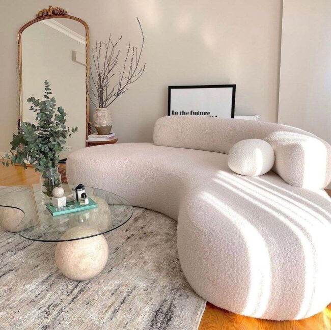 Sculptural Flow with Organic Contours